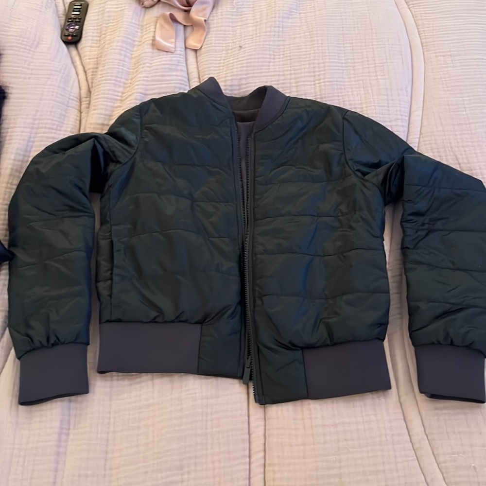 Luluemon REVERSIBLE teal bomber! Size 6!
